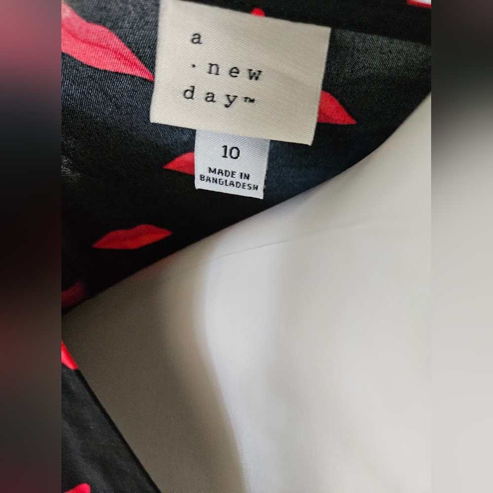 a new day Black and Red Lips Dress NWOT - Picture 5 of 5
